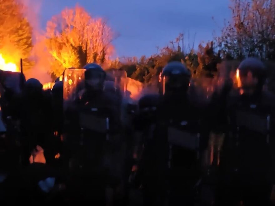 Police Claim Self Defence After Shield-Charging Migrant Camp Protesters - Vimarsana News