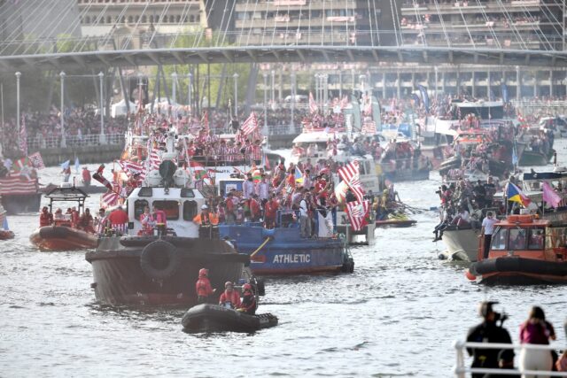 Athletic Bilbao players sail on board the famous "Gabarra" boat (C) under the Zubizuri bri