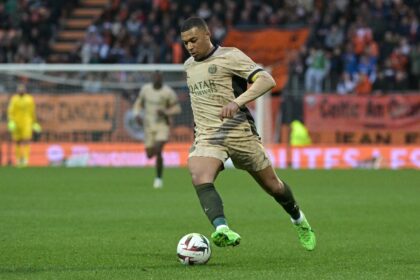 Kylian Mbappe (C) and PSG can secure the Ligue 1 title this weekend