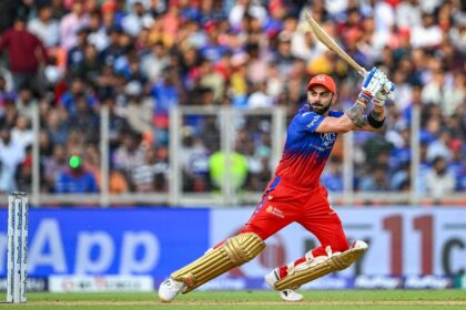 Virat Kohli hit 70 from 44 balls to help Bengaluru to a nine wicket win over Gujarat in th