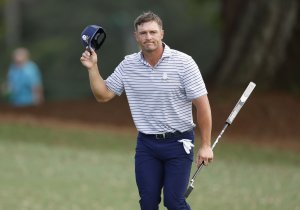 Bryson DeChambeau shoots first-round 65 for early Masters lead