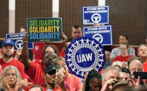 Tennessee Volkswagen workers vote to join UAW in historic union win