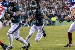 Wide receiver DeVonta Smith, Phila. Eagles agree to $75M contract extension