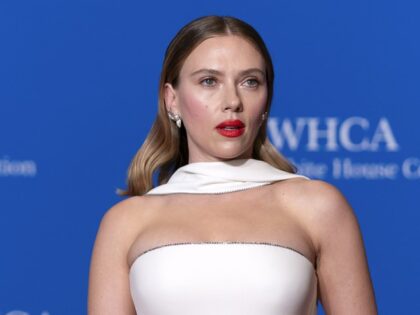 Actor Scarlett Johansson poses for photographers as she arrives at the annual White House