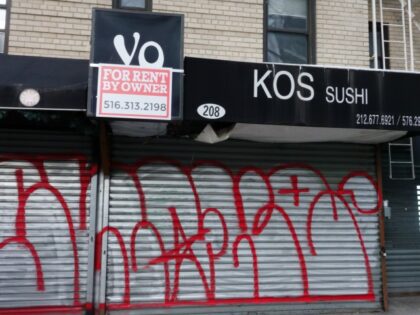 Restaurant for rent by owner sign during pandemic, Manhattan, New York. (Joan Slatkin/Educ