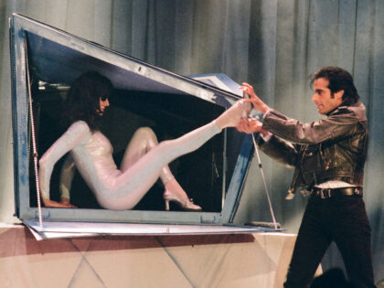 THE TONIGHT SHOW WITH JAY LENO -- Episode 579 -- Pictured: Magician David Copperfield perf
