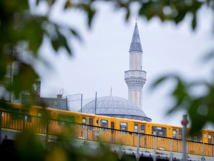 21 October 2020, Berlin: The Mevlana Mosque at Kottbusser Tor in the Berlin-Kreuzberg dist