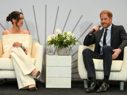 NEW YORK, NEW YORK - OCTOBER 10: (L-R) Meghan, Duchess of Sussex and Prince Harry, Duke of