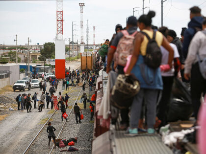 Thousands of migrants arrive to Ciudad Juarez aboard the train coming from the city of Chi