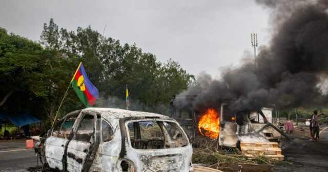 NextImg:French Forces Fight Back Against Anti-Colonial Uprising in New Caledonia