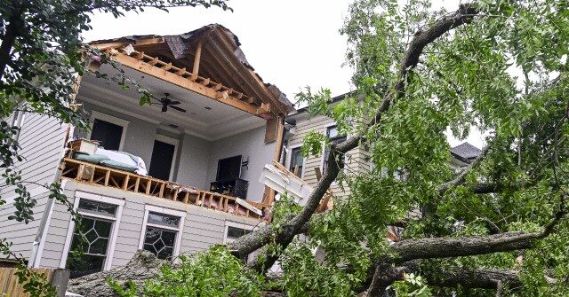 Houston Mayor: Intense Winds Killed 4, Turned Downtown into a 'Mess' Without Power