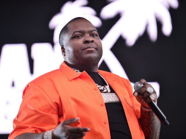 MIAMI, FL - JUNE 03: Sean Kingston performs live on stage during "Hot Summer Night&qu