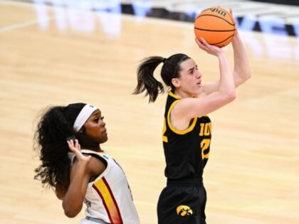 Caitlin Clark #22 of the Iowa Hawkeyes shoots over the South Carolina Gamecocks during the