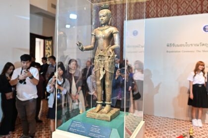 A 900-year-old statue smuggled out of Thailand was welcomed back to the kingdom in an offi