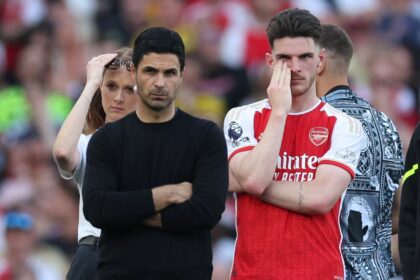 Arsenal boss Mikel Arteta (L) and midfielder Declan Rice (R)