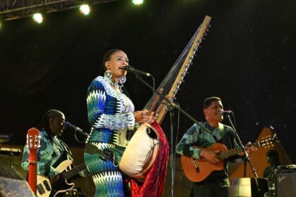 Gambian Sona Jobarteh performs at Abidjan's FEMUA music festival