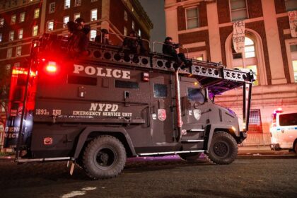 NYPD officers arrive in riot gear to evict a building that had been barricaded by pro-Pale
