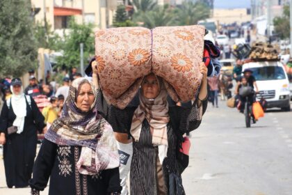 Palestinians fleeing the Tal al-Sultan area of Rafah with their belongings