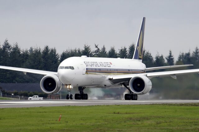 1 dead, others injured after London-Singapore flight hit severe turbulence, Singapore Airlines says