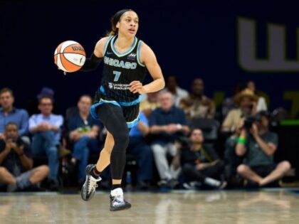 ARLINGTON, TEXAS - MAY 15: Chennedy Carter #7 of the Chicago Sky brings the ball up court