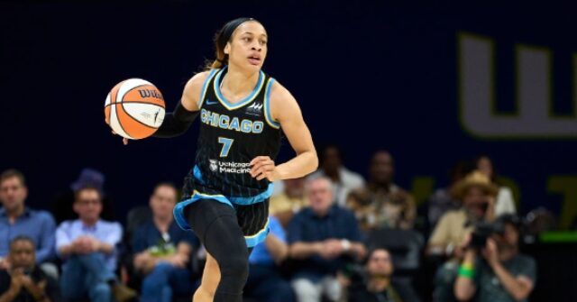 Chennedy Carter Receives Standing-O in First Game Since Knocking Caitlin Clark Down