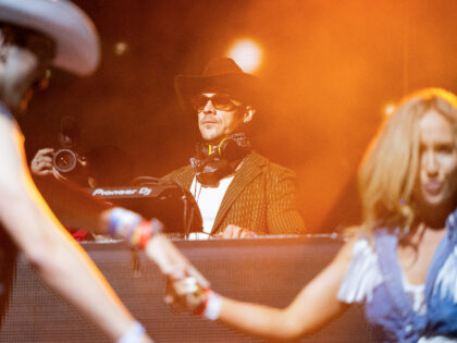 INDIO, CALIFORNIA - APRIL 27: (FOR EDITORIAL USE ONLY) DJ Diplo performs onstage during Da