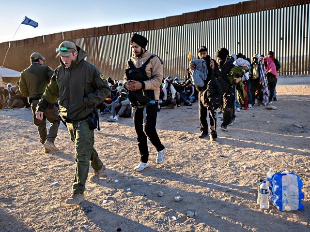 Arizona Voters to Decide on Giving Police the Power to Arrest Illegal Aliens