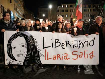 People are demonstrating in favor of the release of Ilaria Salis. The teacher has been det