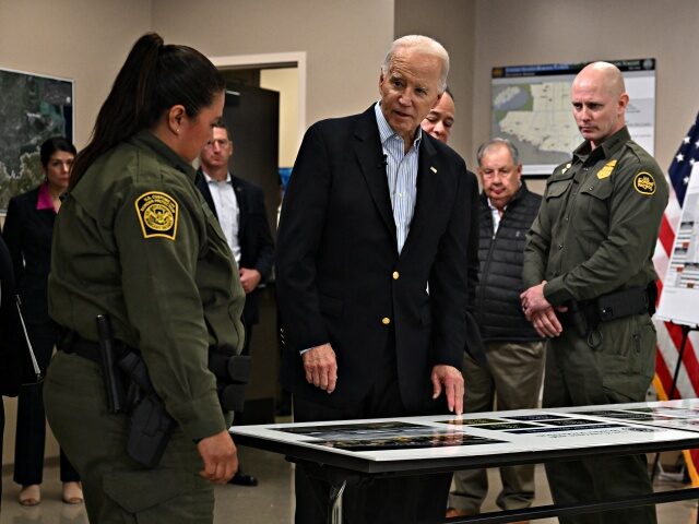 US President Joe Biden (C) receives an operational briefing from border patrol agents as h