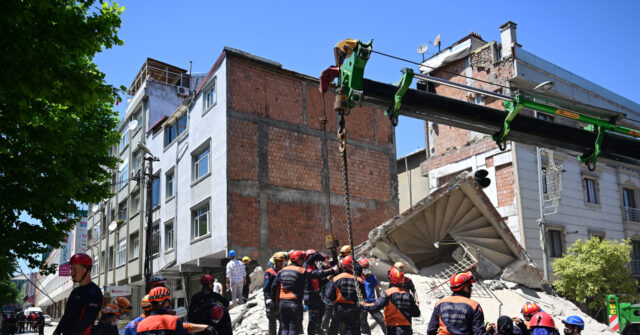 One Dead, Eight Injured as Istanbul Apartment Building Collapses