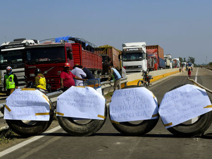 Truckers Blockade Roads in Bolivia, Demanding Fair Wages and Fuel Prices