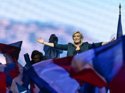 Political Earthquake: French Centre-Right Leader Backs Alliance with Le Pen’s Populists Again
