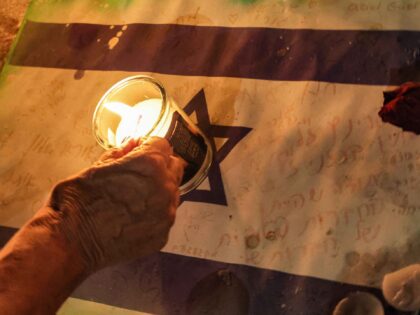 Israeli flag memorial candle (Jack Guez / AFP via Getty)