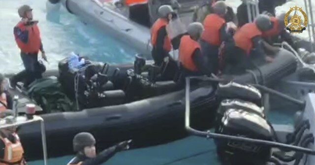 Sword-Wielding Chinese Soldiers Seize Filipino Ship in Its Own Waters, Forcing Bare-Handed Brawl