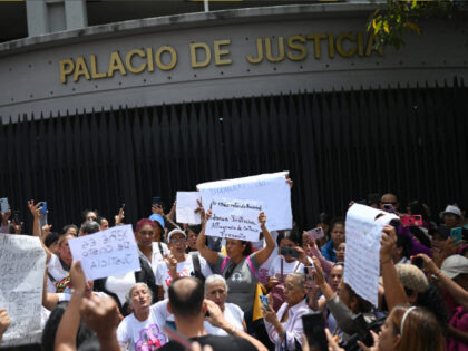 VENEZUELA-INMATES-PRISON-PROTEST