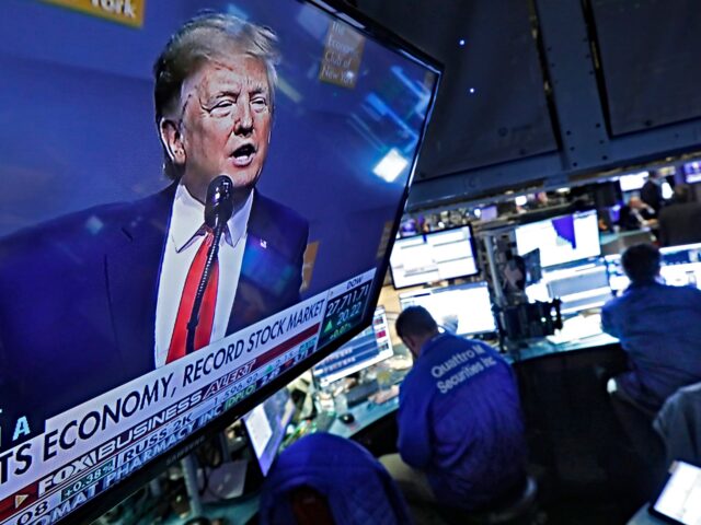 Wall Street Executives Flock to Donald Trump
