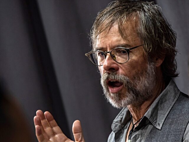 Guy Pearce talks to press as he attends the premiere of 