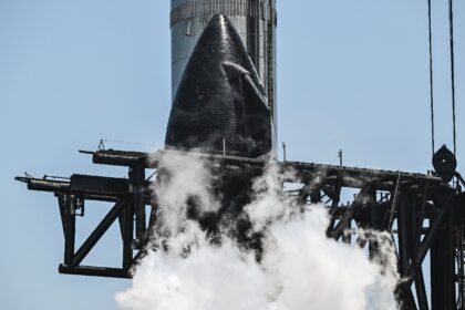 In First, SpaceX’s Megarocket Starship Succeeds in Ocean Splashdown