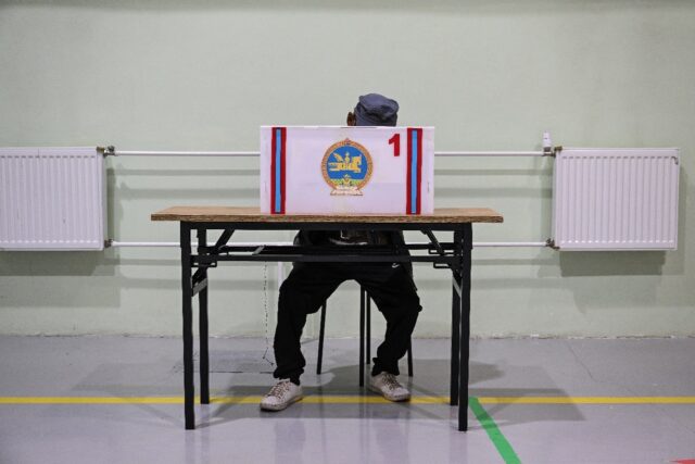 Mongolians began voting in parliamentary elections on Friday, with the ruling party widely