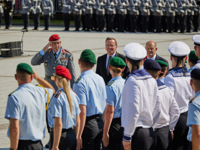 Der Generalinspekteur der Bundeswehr, General Carsten Breuer, Verteidigungsminister Boris