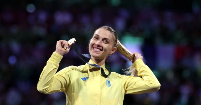 Ukrainian Fencer Who Refused to Shake Russian Opponent's Hand, Wins War-Torn Country's First Medal