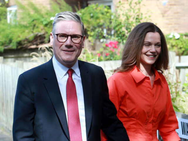 LONDON, UNITED KINGDOM - 2024/07/04: Keir Starmer, leader of the Labour Party and his wife