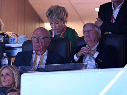 TOPSHOT - Australian-US businessman Rupert Murdoch (L) and US Senator Lindsey Graham (R-SC