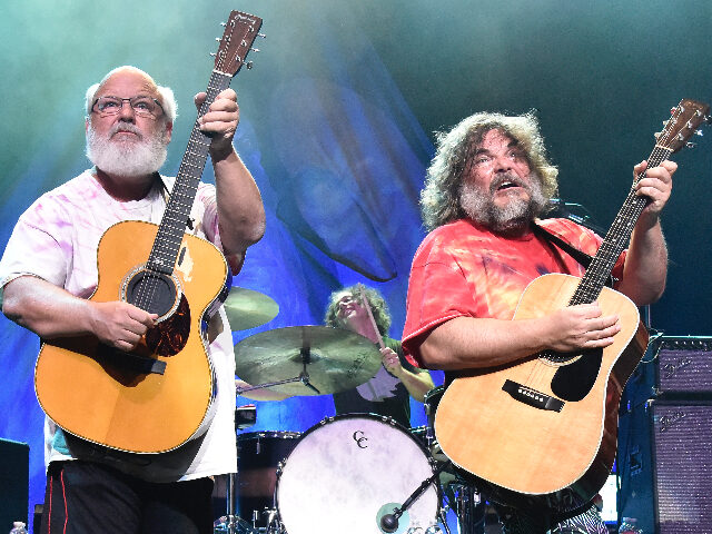 SAN FRANCISCO, CALIFORNIA - JUNE 24: Kyle Gass (L) and Jack Black of Tenacious D perform a