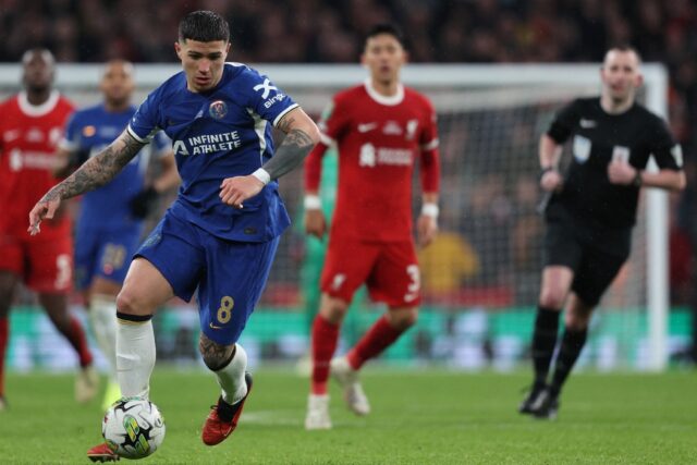 Chelsea's Argentinian midfielder Enzo Fernandez (L) will return to his club this month aft