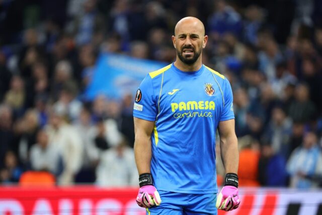 Pepe Reina signed for Como on Thursday