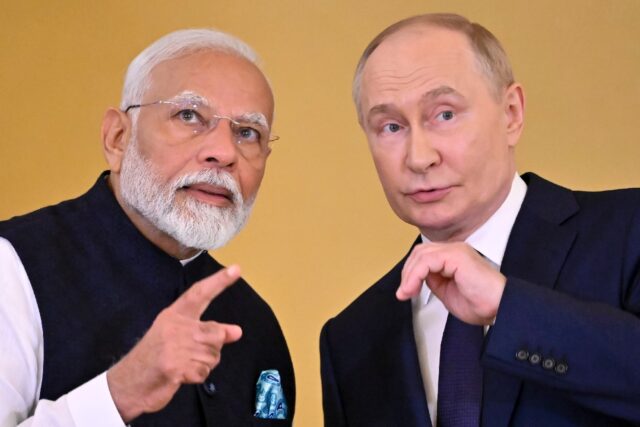 Russian President Vladimir Putin and Indian Prime Minister Narendra Modi during a metti9ng