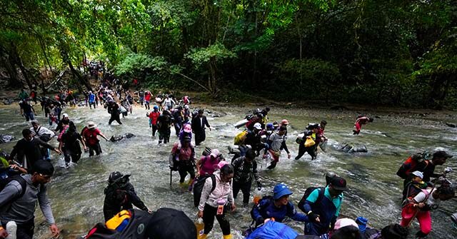 Poll: More than 40% of Venezuelans – 10 Million People – Considering Leaving Country
