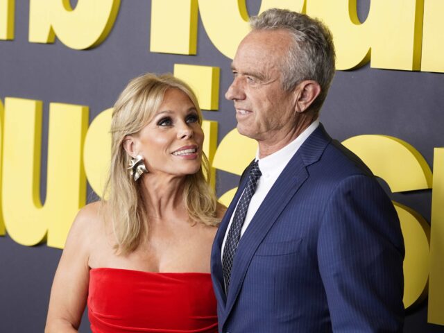 Cheryl Hines, left, and Robert F. Kennedy Jr. arrive at the "Curb Your Enthusiasm&quo