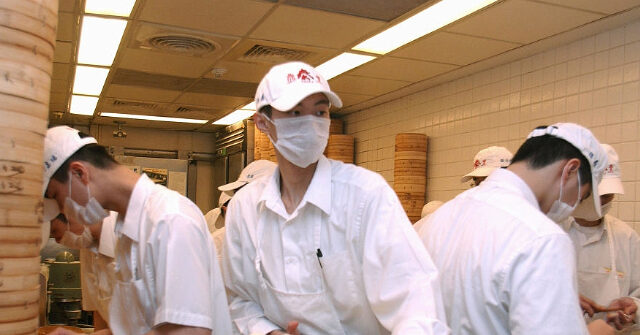 China Shutters More than One Million Restaurants as Economy Withers